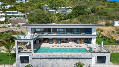 Luxury Villa Photo #2