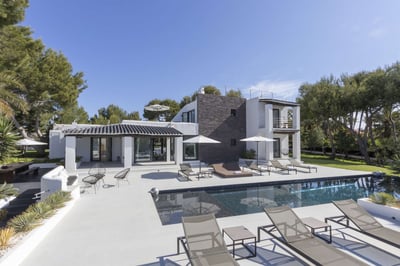 Luxury Villa Photo #3