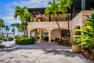 Luxury Villa Photo #9