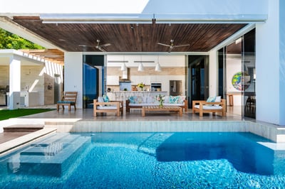 From the kitchen to the terrace, just a step away.