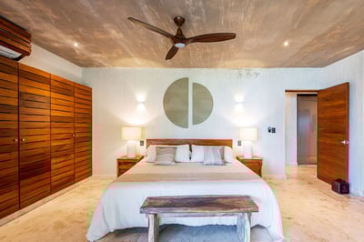 Luxury Villa Photo #40