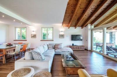 Luxury Villa Photo #7