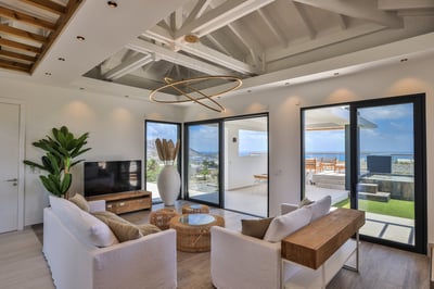 Luxury Villa Photo #17
