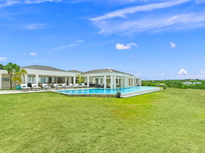 Luxury Villa Photo #3