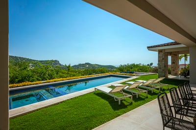Luxury Villa Photo #2