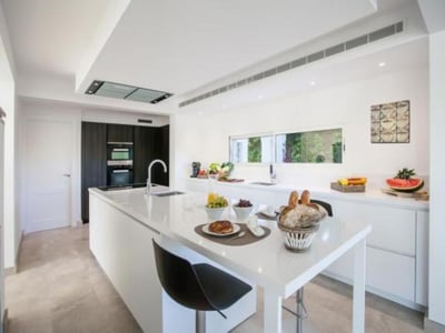 Luxury Villa Photo #13