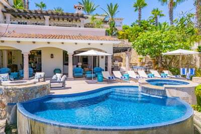 Luxury Villa Photo #4