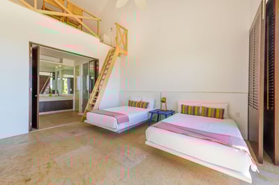 Luxury Villa Photo #21