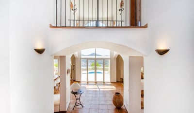 Luxury Villa Photo #15