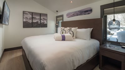 Bedroom 4, Upper level - King suite 2