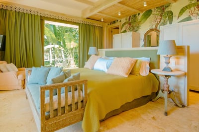 Luxury Villa Photo #39