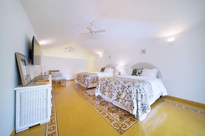 Luxury Villa Photo #23
