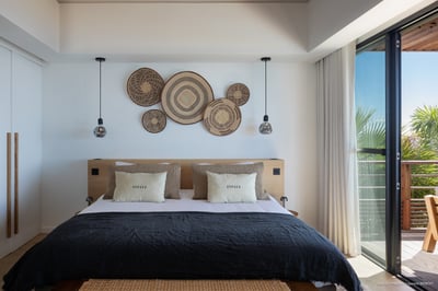 Bedroom 2: King size bed, air conditioning, safe, HD-TV, dish network, Apple TV. Ensuite bathro