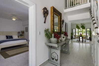 Luxury Villa Photo #22