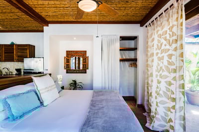 Beachfront Casita; #7 Master Suite – King Bed and Sofa Bed, Ocean View, AC.