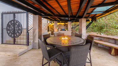 Luxury Villa Photo #16