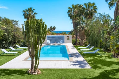 Luxury Villa Photo #5