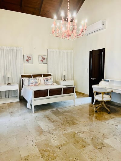 Luxury Villa Photo #16
