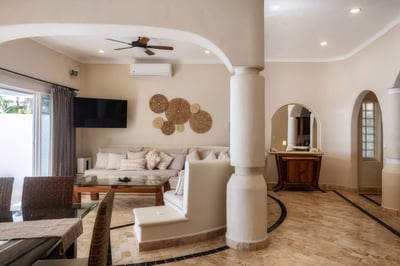 Luxury Villa Photo #19