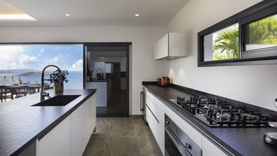 Kitchen & Dining Area: Fully equipped with bar, electric oven, gas stove, dishwasher, fridge and fre
