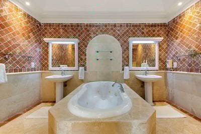 Luxury Villa Photo #10