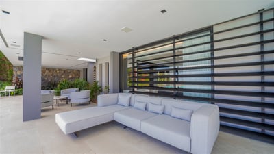 Luxury Villa Photo #17