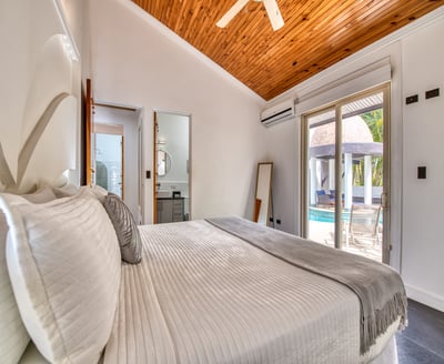 Luxury Villa Photo #34