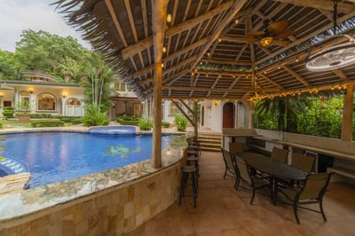 Luxury Villa Photo #13