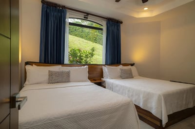 Luxury Villa Photo #40