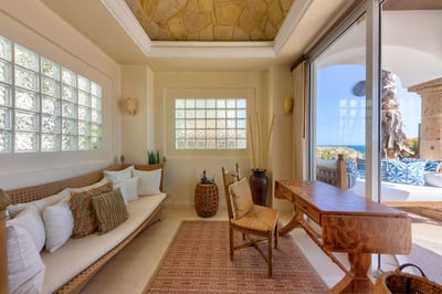 Luxury Villa Photo #37