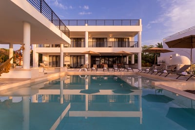 Luxury Villa Photo #11