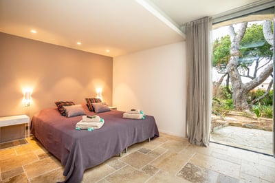 Luxury Villa Photo #25