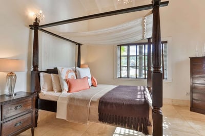 Luxury Villa Photo #32