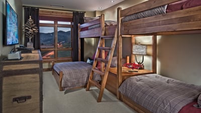 Second bunkroom with one queen and three twin beds