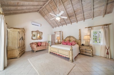 Luxury Villa Photo #23