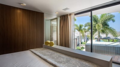 Bedroom 4: On an upper level. King size bed, air conditioning, HD-TV, Apple TV, Dish Network, d