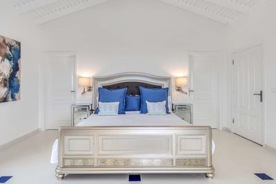 Luxury Villa Photo #22