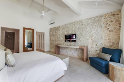 Luxury Villa Photo #30