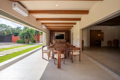 Luxury Villa Photo #23