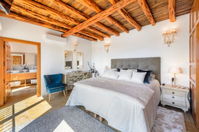 Luxury Villa Photo #36