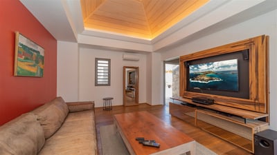 Tv Room: Air conditioning, HD-TV, Dish Network, Sonos sound system. 