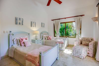 Luxury Villa Photo #40