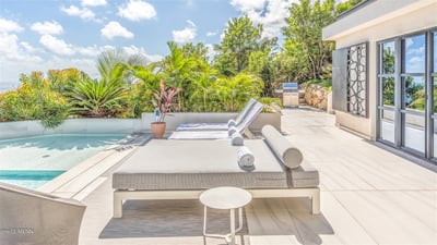 Luxury Villa Photo #6