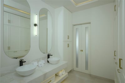 Luxury Villa Photo #40
