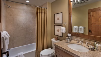 Queen ensuite