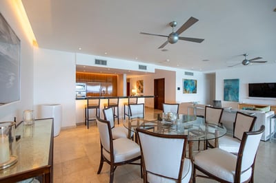 Luxury Villa Photo #3