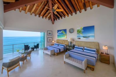 Luxury Villa Photo #42