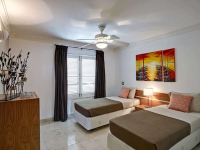 Luxury Villa Photo #4