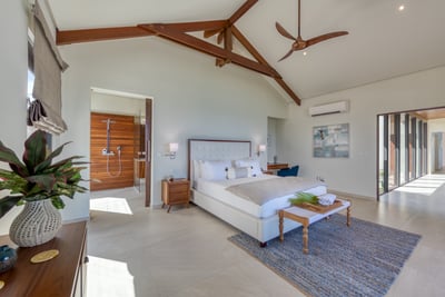 Luxury Villa Photo #35