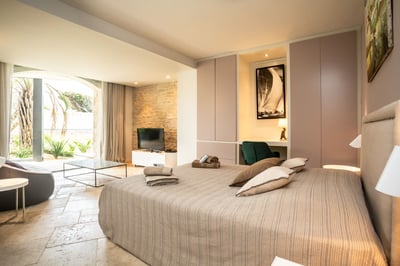 Luxury Villa Photo #26